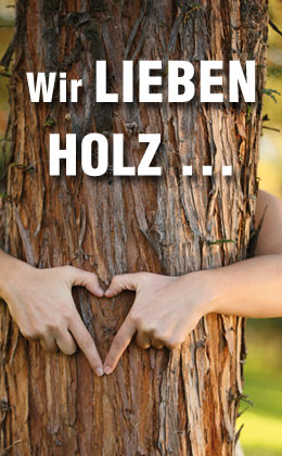 Baum mit Händen umschlossen. Finger zu einem Herz geformt.